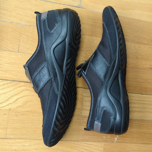 Ecco black zip-up shoes size 39 (8/8.5) - Picture 2 of 6